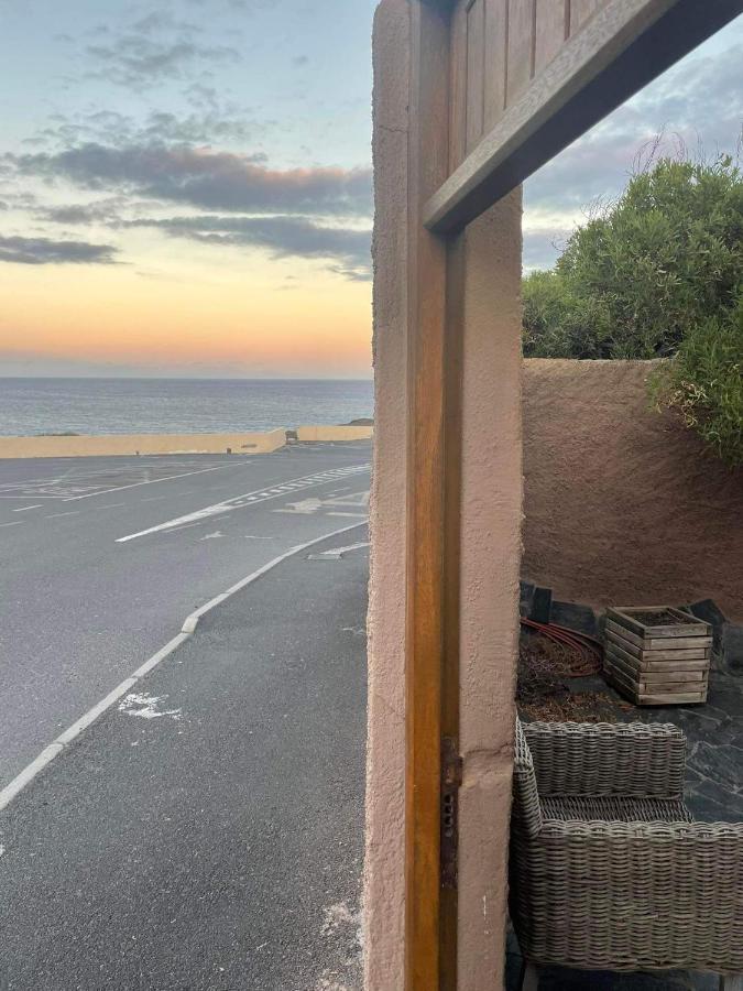 Magical House In Front Of A Sunrise Beach 엘메다노 외부 사진